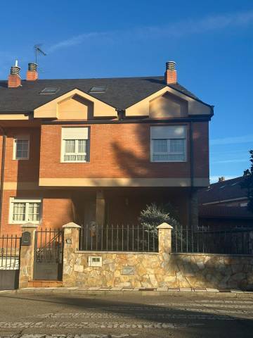 Casa adosada en Venta en San Andrés del Rabanedo pueblo