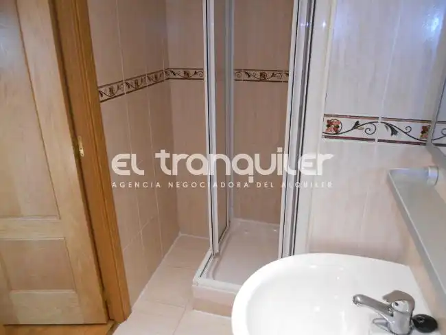 Badezimmer von Wohnung zum Verkauf in Madrid mit Klimaanlage, Abstellraum und Möbliert