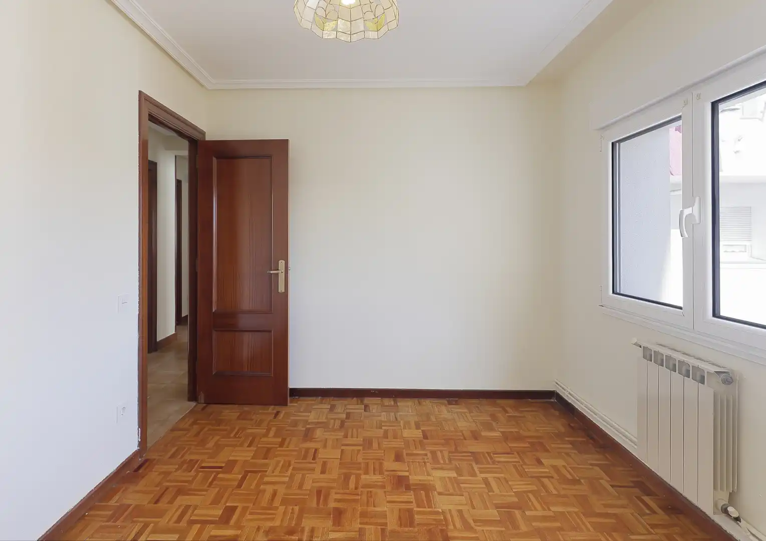 Dormitori de Pis en venda en Gijón  amb Calefacció, Parquet i Terrassa