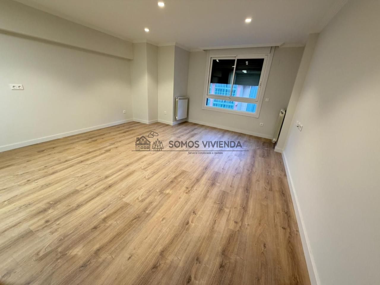 Habitación de Apartamento de alquiler en Ourense Capital  con Calefacción y Balcón