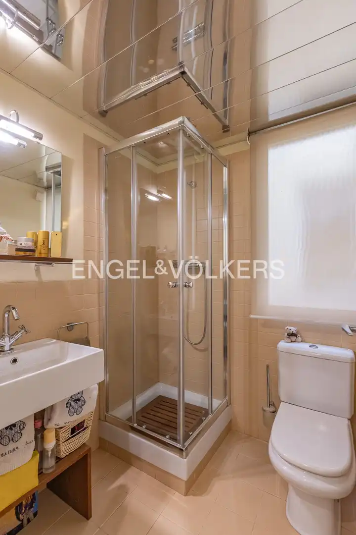 Bathroom of Attic for sale in Sabadell  with Air Conditioner, Heating and Parquet flooring