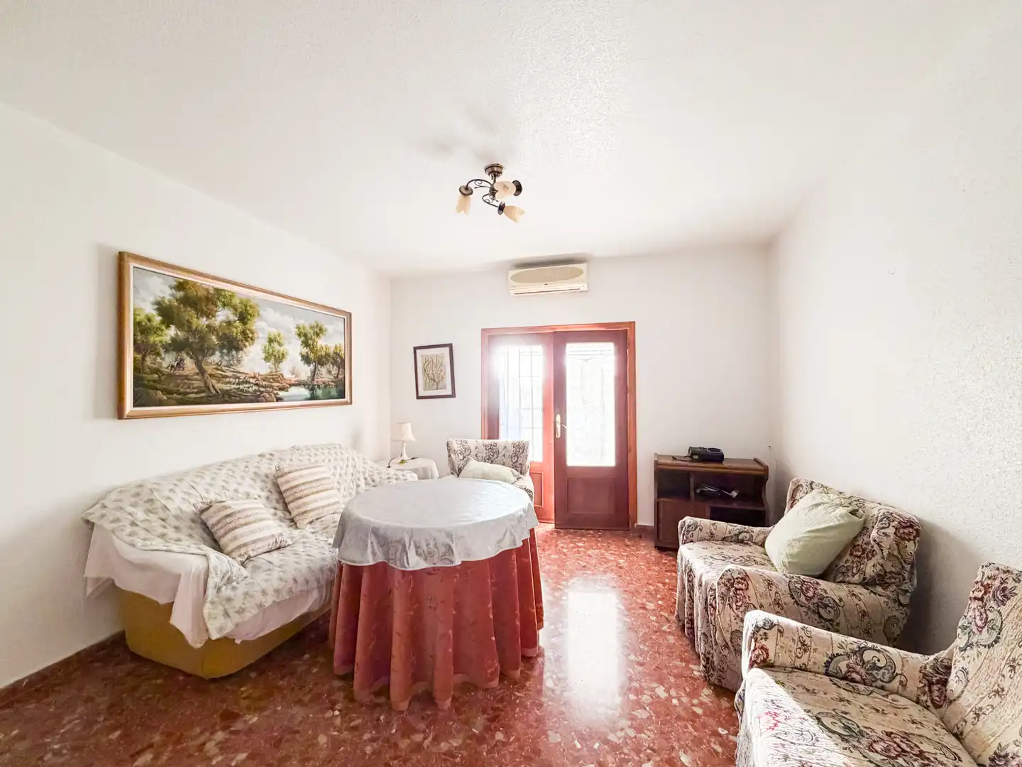 Sala de estar de Casa adosada en venta en Zújar con Calefacción, Terraza y Amueblado