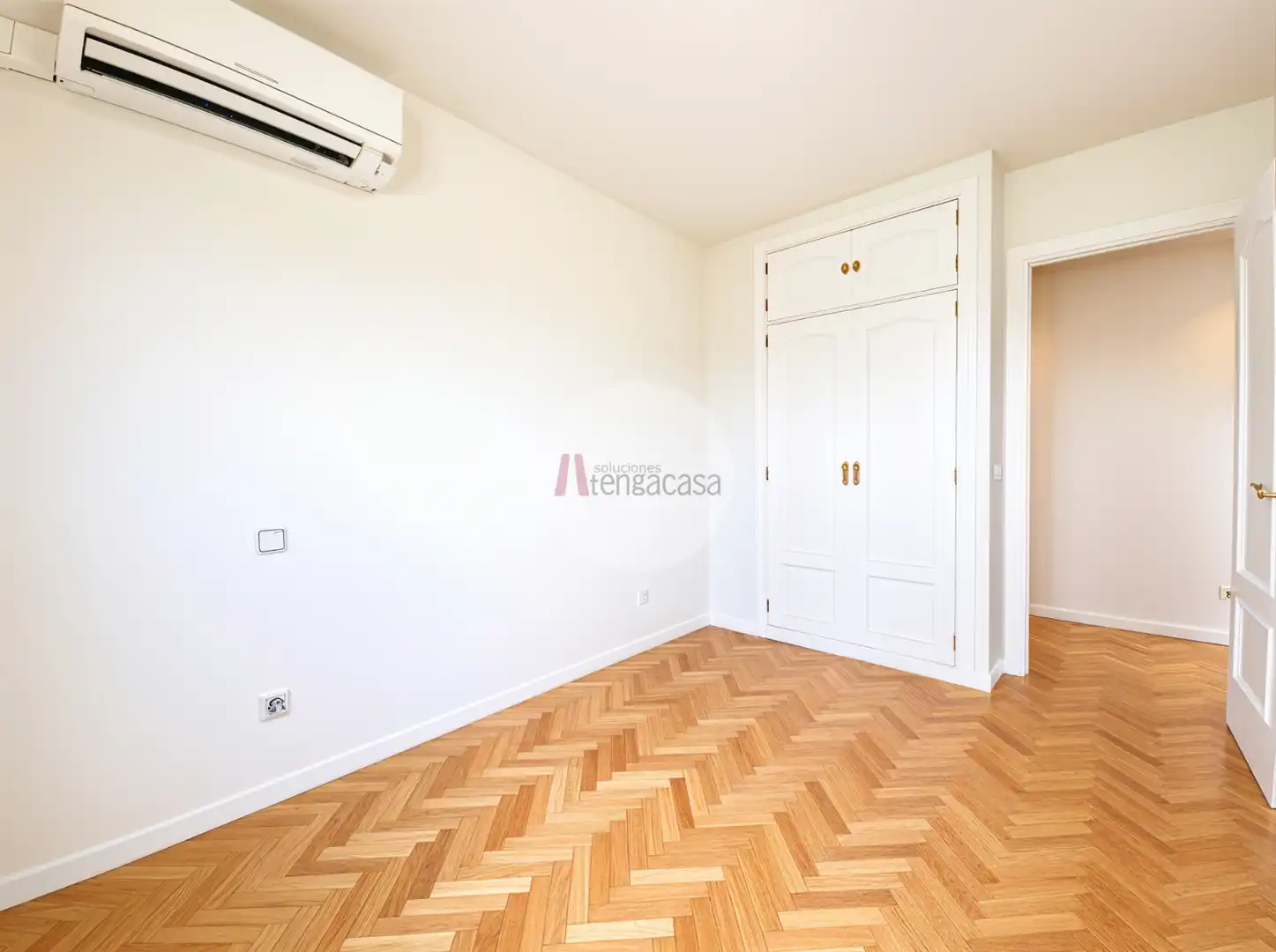 Bedroom of Attic for rent in Pozuelo de Alarcón  with Air Conditioner, Heating and Parquet flooring