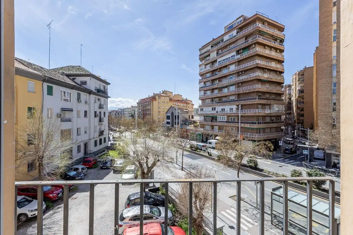 Vista exterior de Piso de alquiler en Granada con Aire acondicionado, Amueblado y Balcón