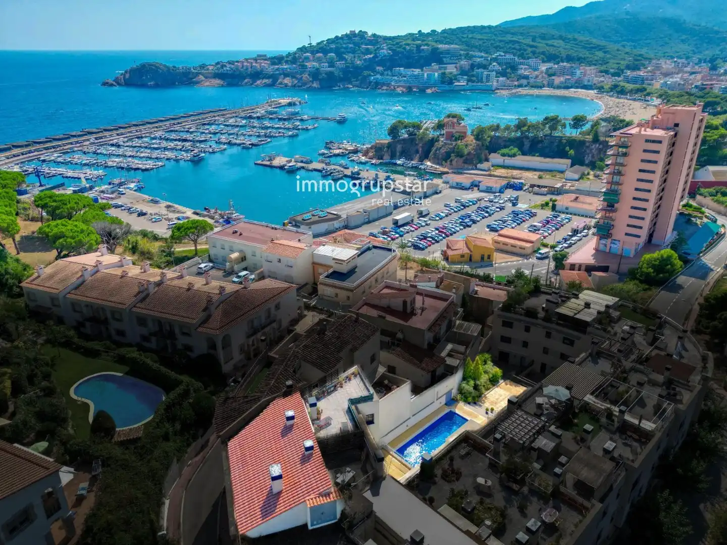 Vista exterior de Dúplex en venda en Sant Feliu de Guíxols amb Calefacció, Terrassa i Piscina