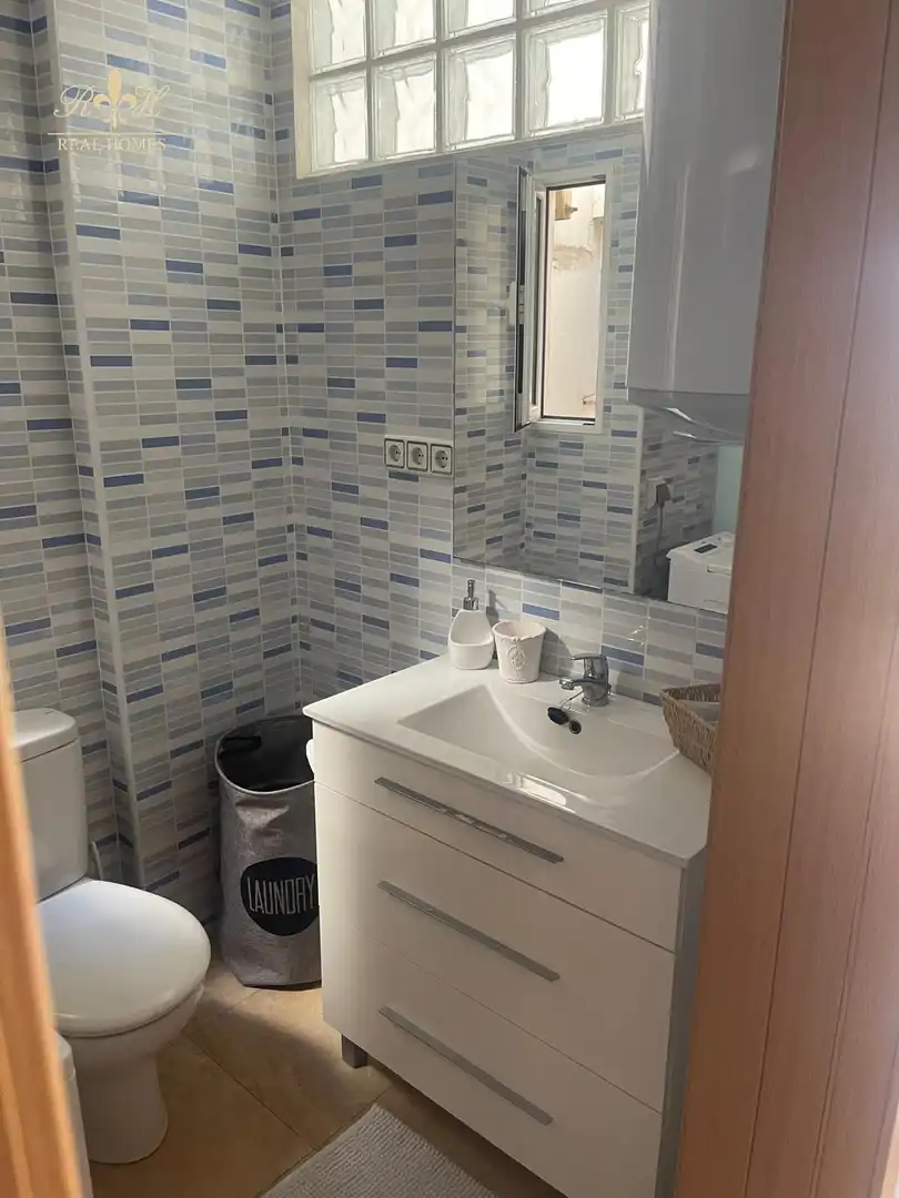 Bathroom of Flat for rent in Benidorm  with Terrace