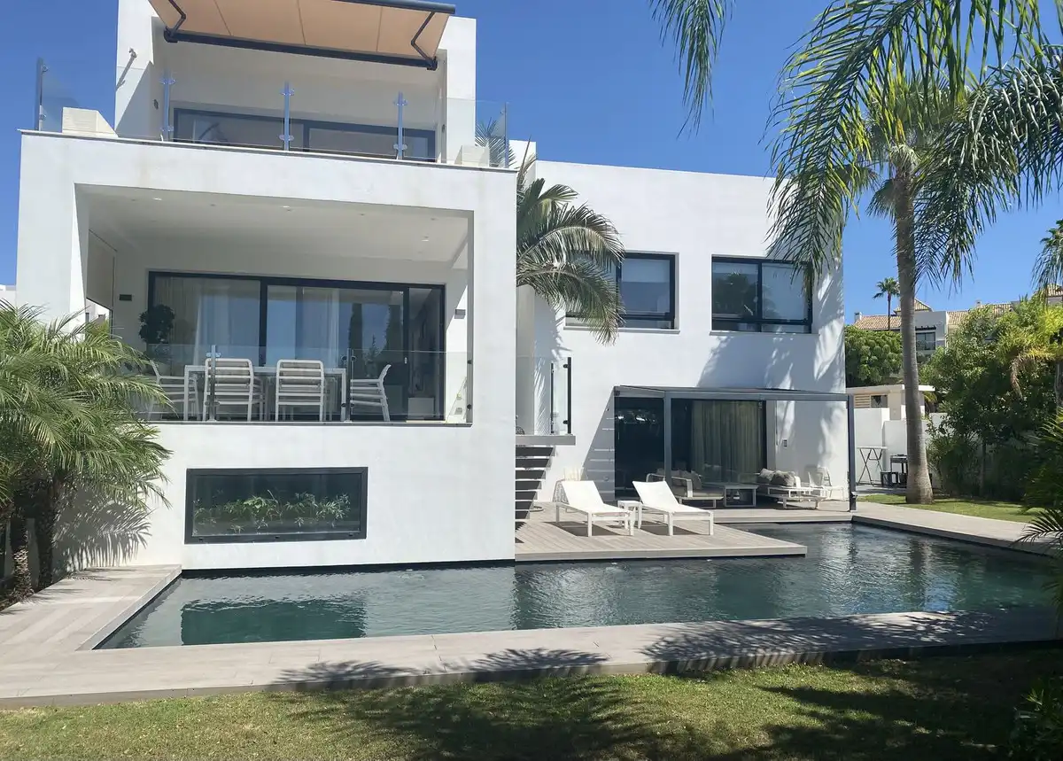 Villa mit Pool zur Miete in El Paraíso