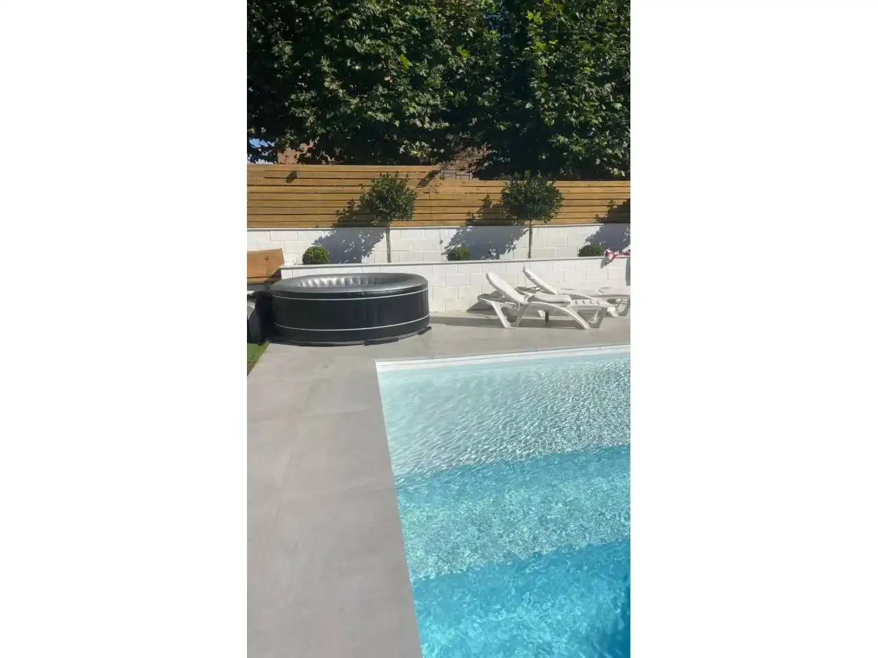 Piscina de Casa o xalet en venda en Donostia - San Sebastián  amb Aire condicionat, Calefacció i Jardí privat