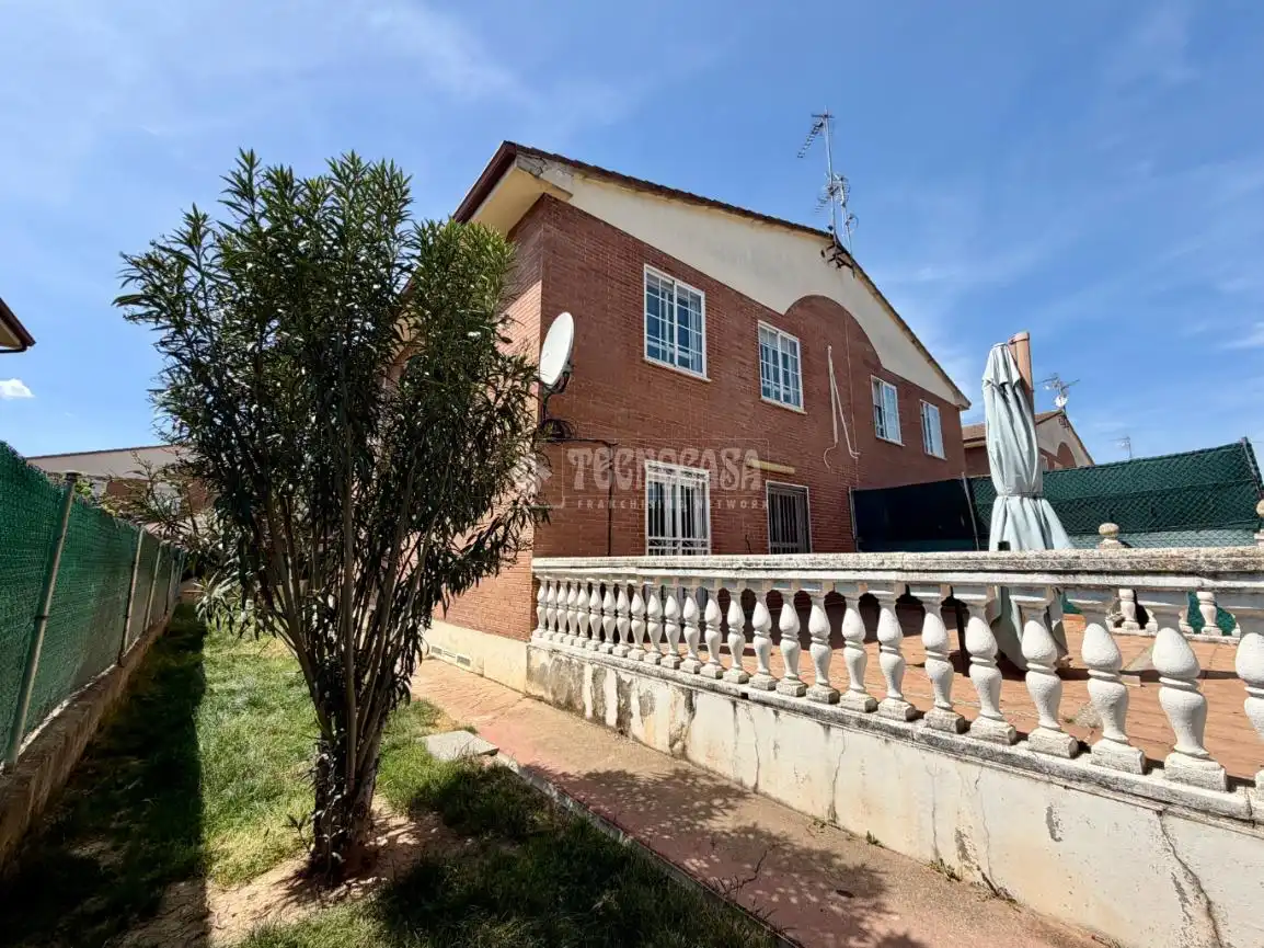 Exterior view of Detached homes for sale in Azuqueca de Henares