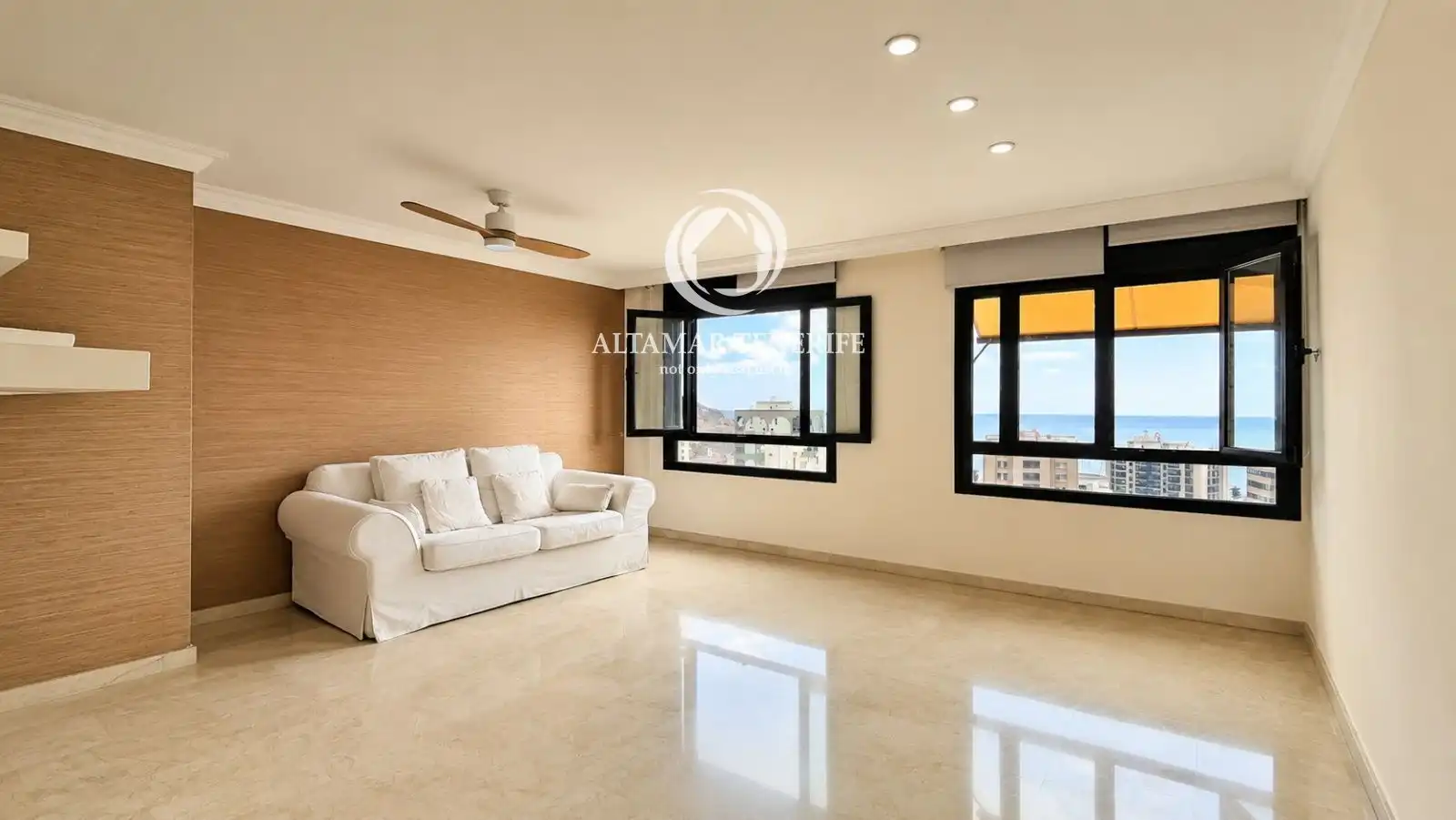 Sala d'estar de Apartament en venda en Santa Cruz de Tenerife amb Aire condicionat i Traster