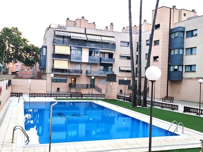 Swimming pool of Flat for sale in Badalona  with Air Conditioner, Terrace and Balcony