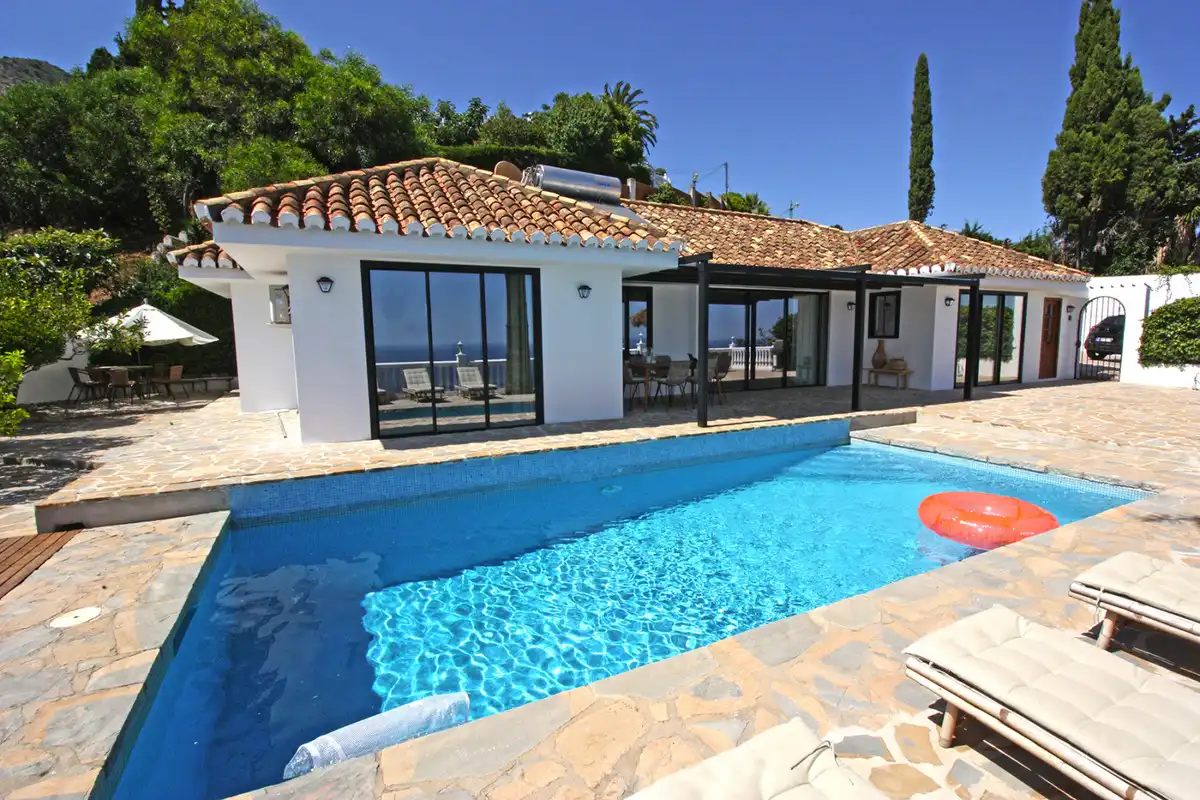 Vista exterior de Casa o chalet en venta en Benalmádena con Aire acondicionado, Calefacción y Jardín privado