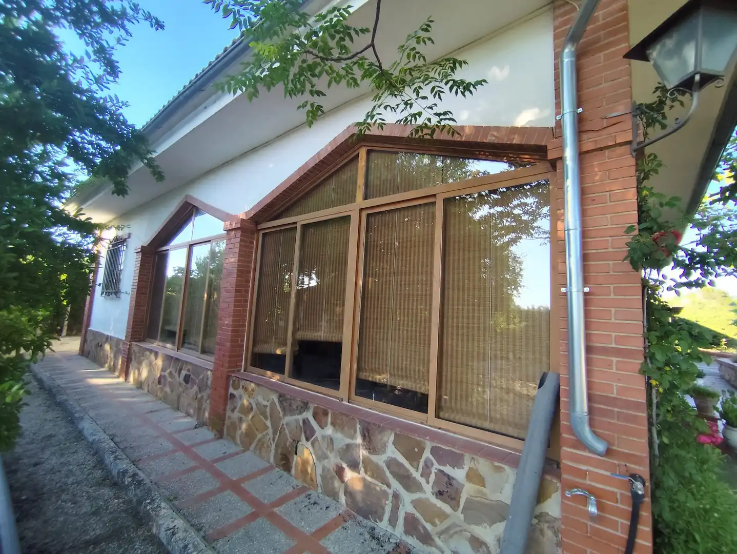 Vista exterior de Casa o xalet en venda en Úbeda amb Calefacció, Jardí privat i Terrassa