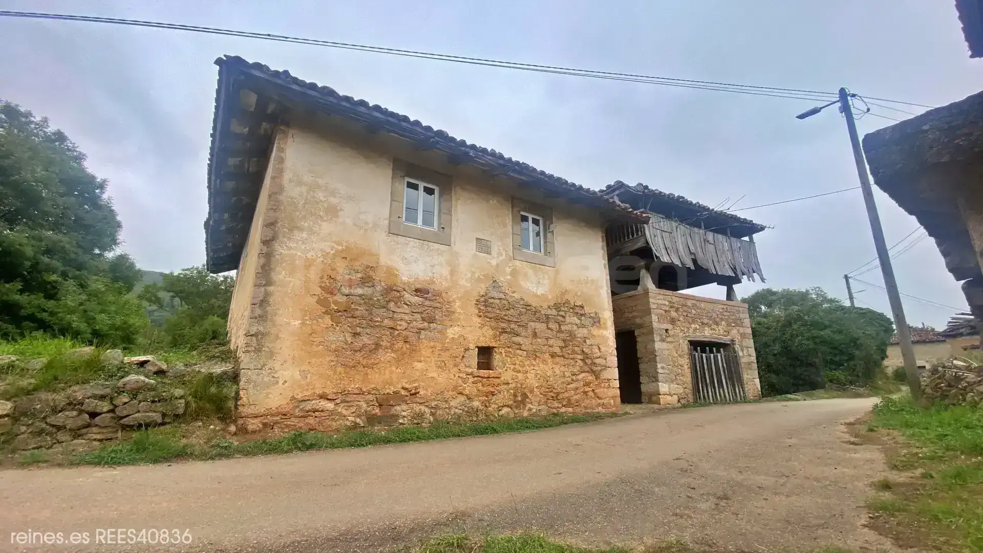 Vista exterior de Casa o xalet en venda en Grado amb Calefacció, Jardí privat i Terrassa