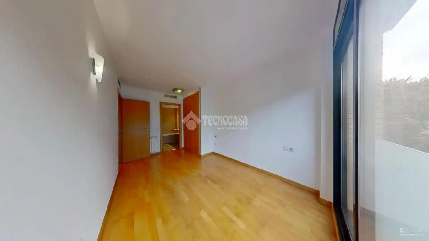 Habitación de Piso en venta en Sabadell con Aire acondicionado, Calefacción y Balcón