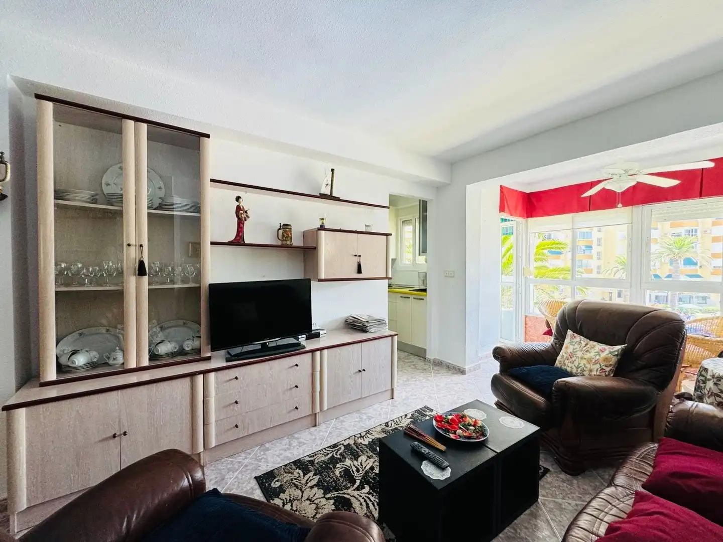 Sala d'estar de Pis en venda en Algarrobo amb Piscina comunitària