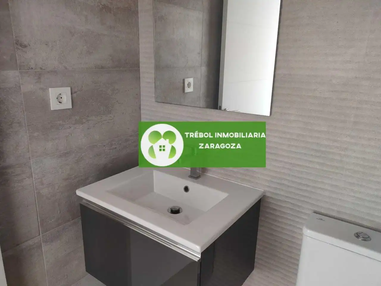 Baño de Piso en venta en Cadrete con Aire acondicionado, Calefacción y Terraza