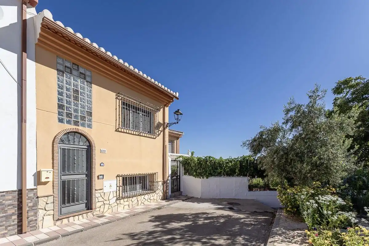 Vista exterior de Casa o xalet en venda en Játar amb Moblat i Balcó