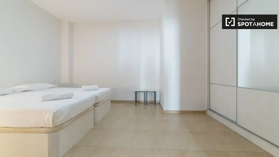 Bedroom of Flat for rent in Camins al Grau