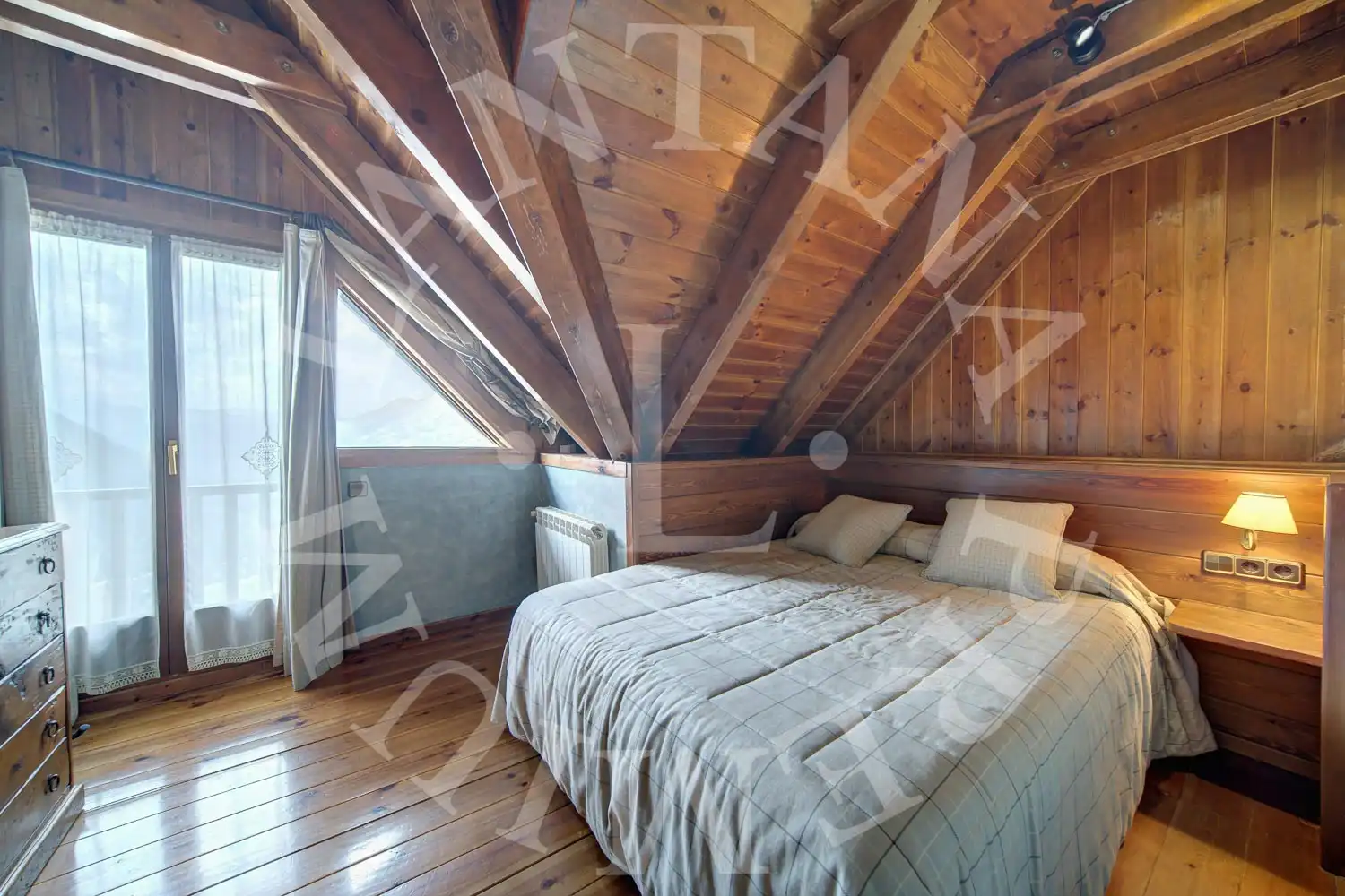 Habitación de Casa adosada en venta en Naut Aran con Calefacción, Jardín privado y Parquet