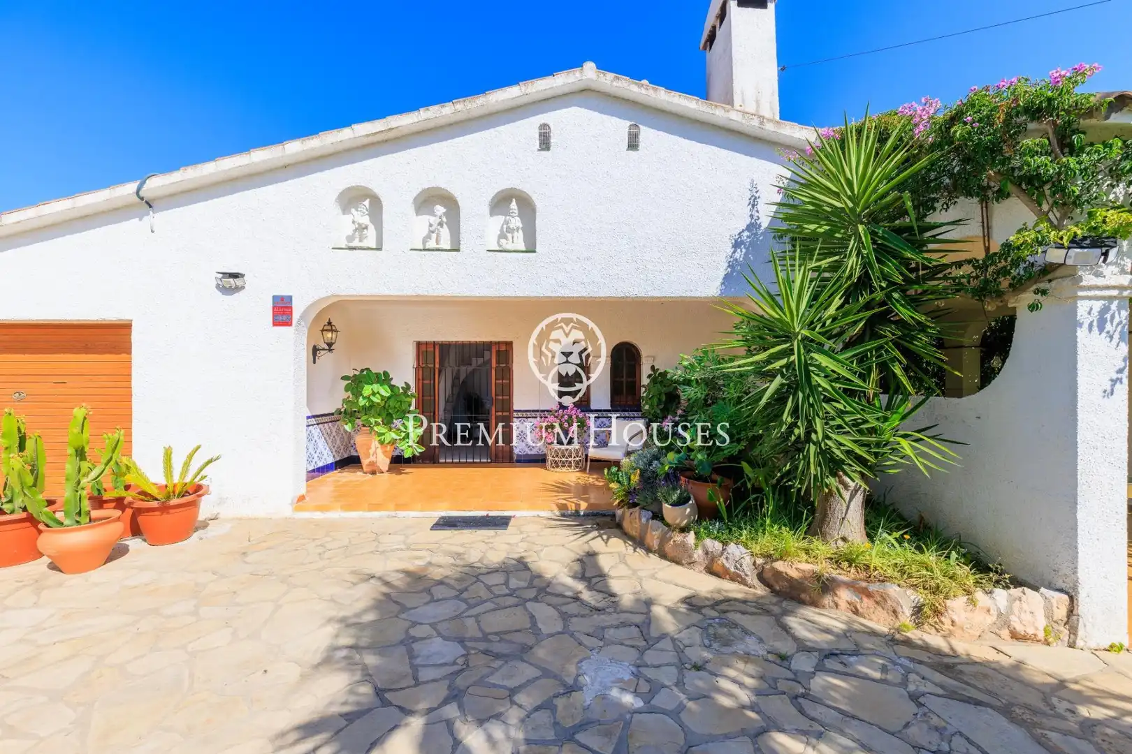Vista exterior de Casa o chalet de alquiler en Cunit con Aire acondicionado, Calefacción y Jardín privado