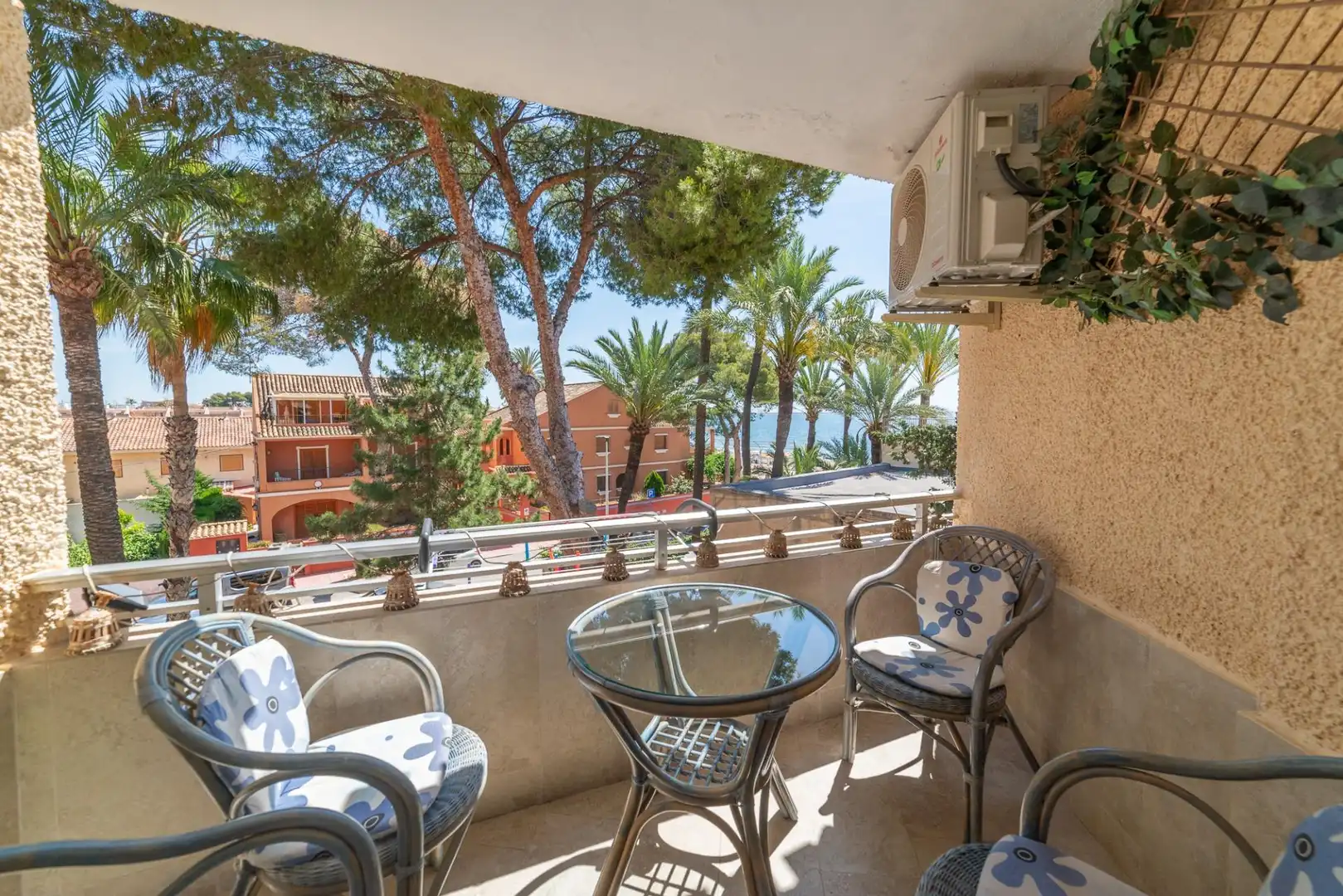 Appartement compact avec jardin à vendre à GARDENIAS