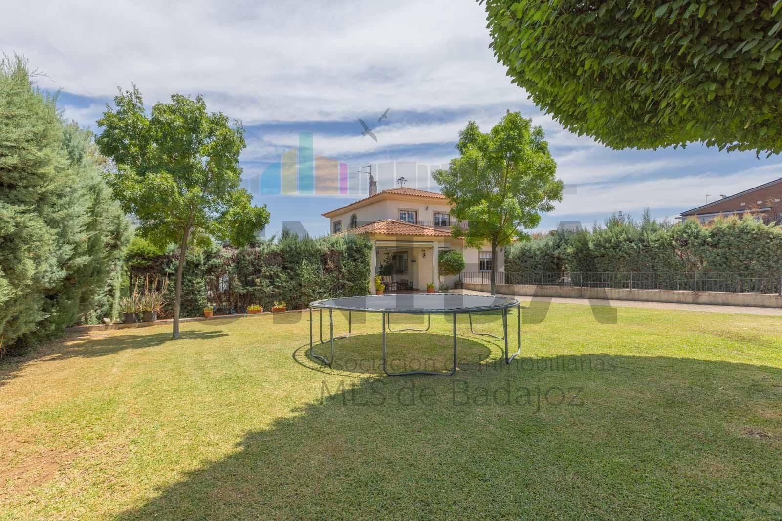 Jardín de Casa o chalet en venta en Badajoz Capital con Aire acondicionado, Calefacción y Jardín privado