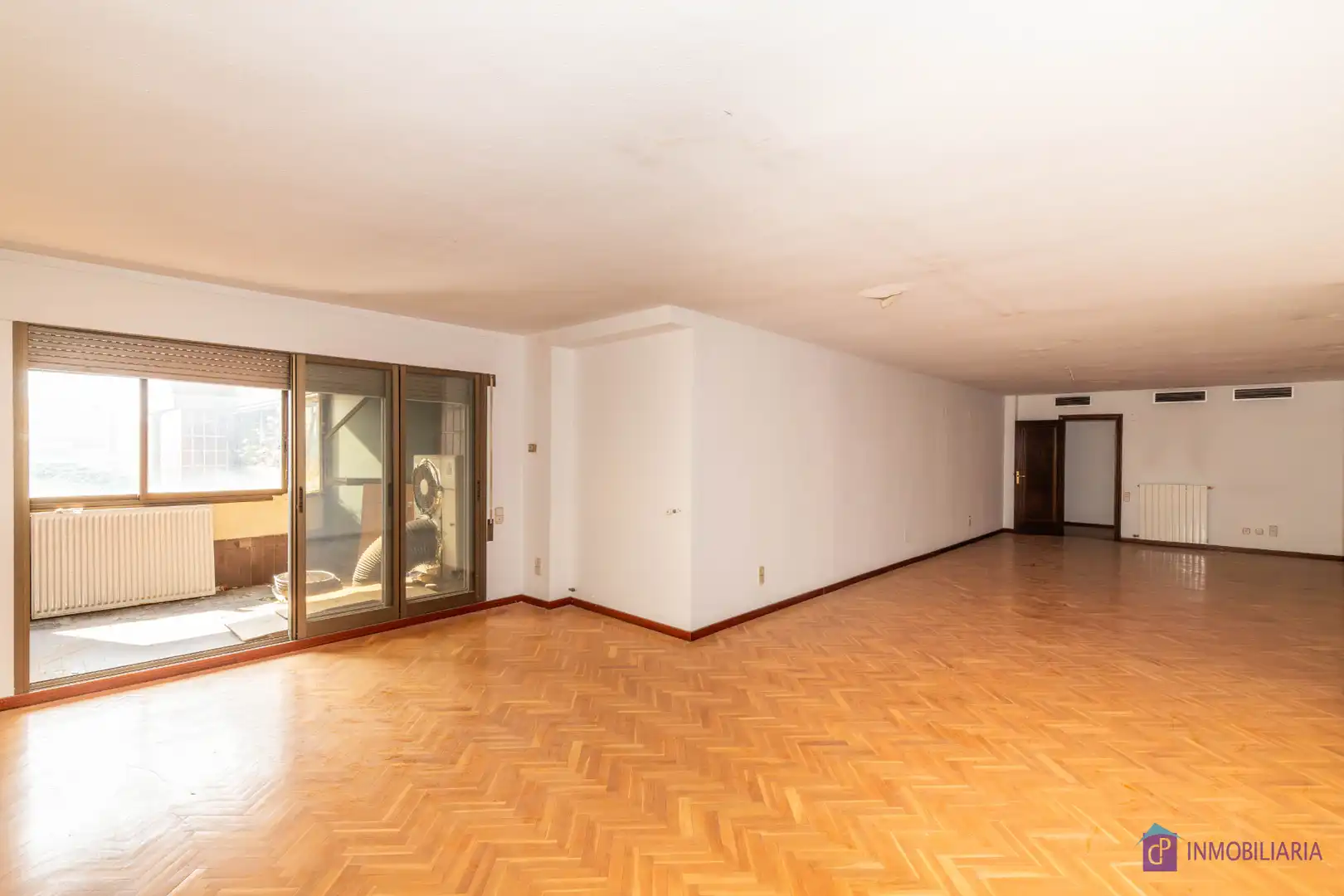 Flat for sale in Zaragoza  with Air Conditioner and Heating