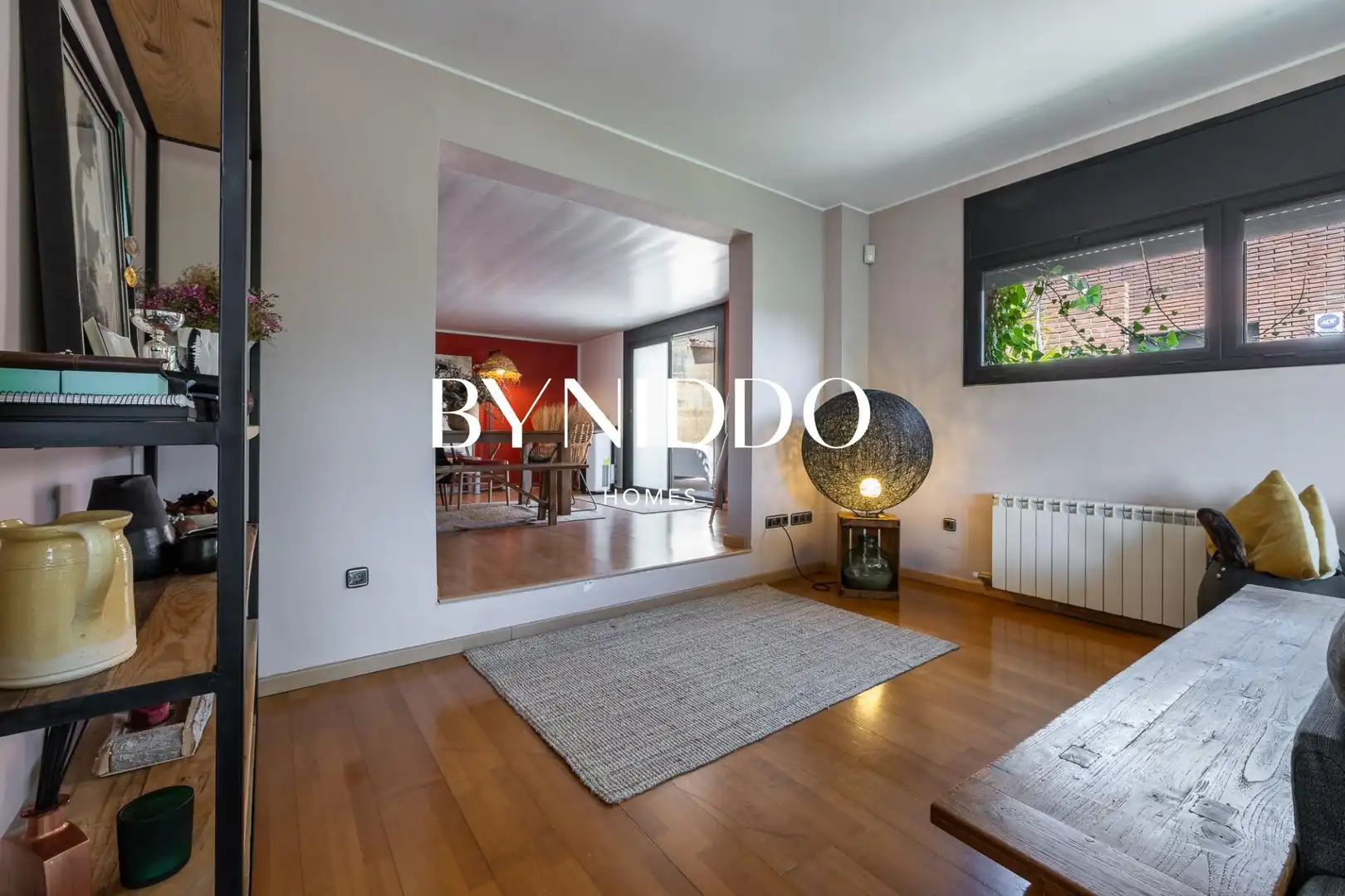 Sala d'estar de Casa o xalet en venda en Sant Cugat del Vallès amb Calefacció, Jardí privat i Parquet