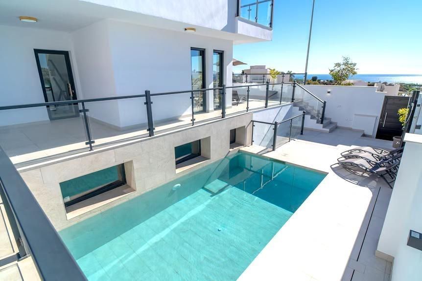 Swimming pool of House or chalet for sale in Nerja  with Air Conditioner, Terrace and Swimming Pool