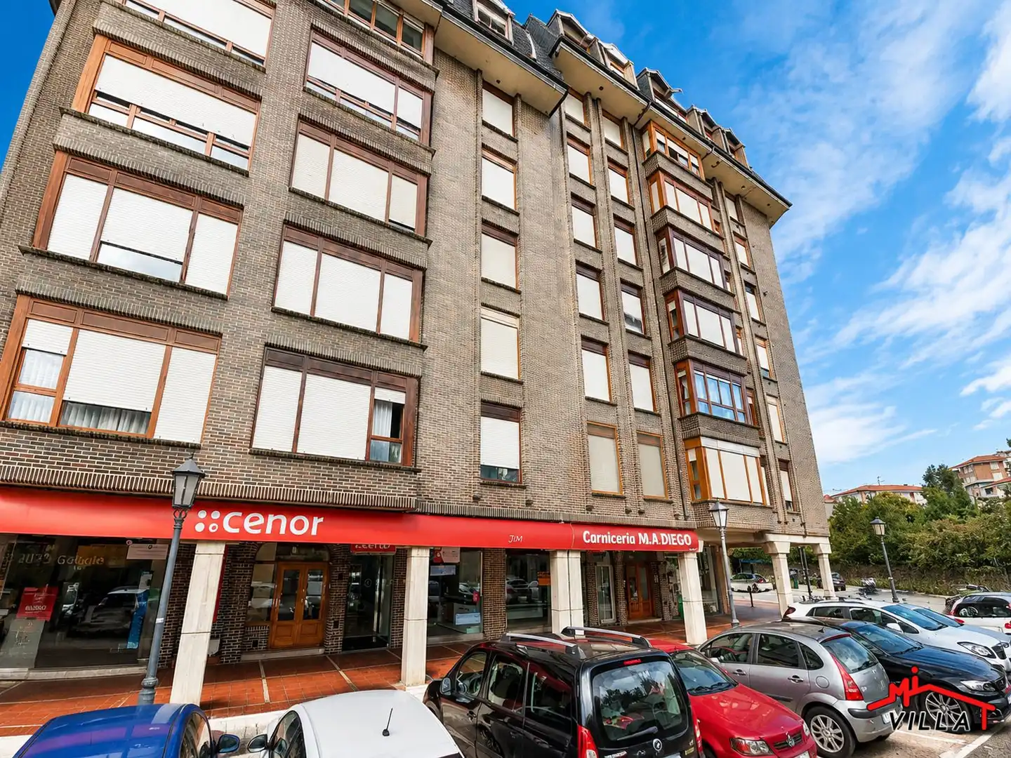 Vista exterior de Pis en venda en Colindres amb Calefacció, Terrassa i Moblat