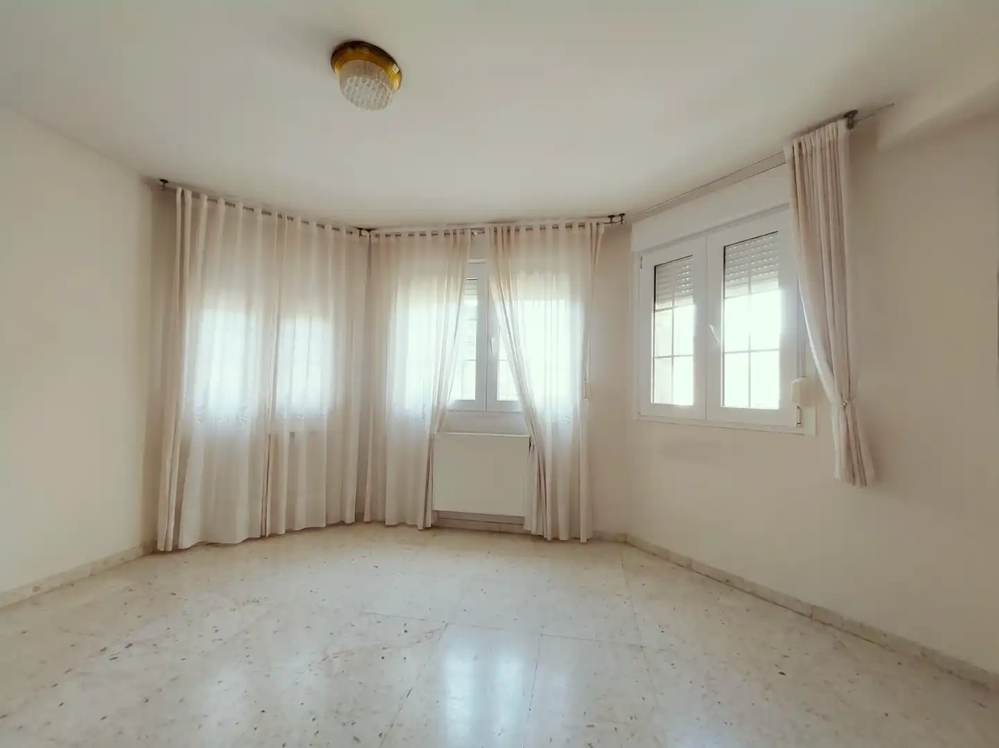 Sala de estar de Casa o chalet en venta en Pozuelo de Alarcón con Aire acondicionado, Calefacción y Jardín privado