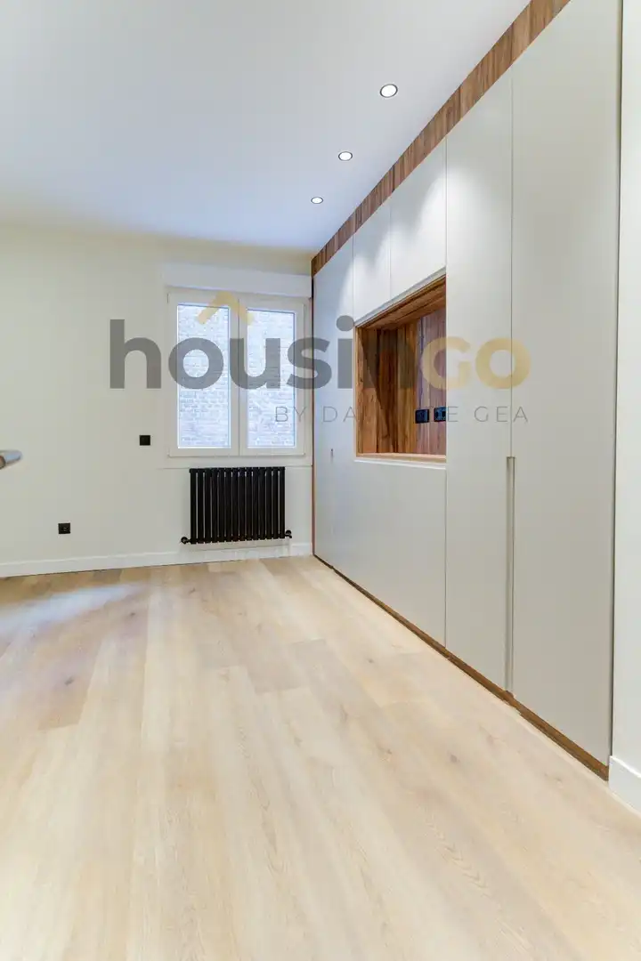 Flat for sale in Madrid  with Air Conditioner, Heating and Oven