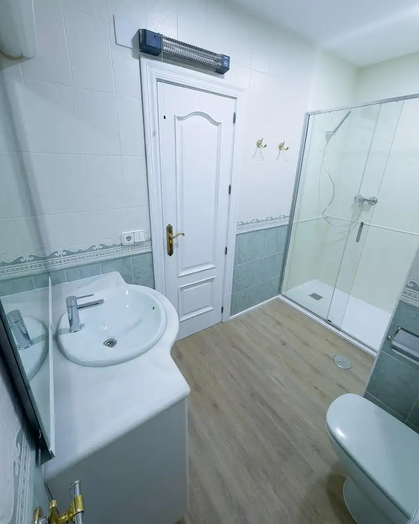Baño de Piso de alquiler en Alicante / Alacant con Aire acondicionado y Terraza