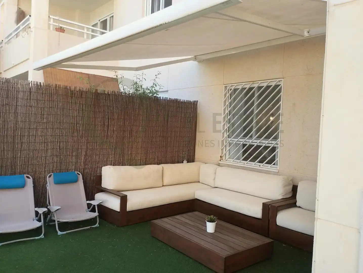 Terrasse von Erdgeschoss zur Miete in El Campello mit Klimaanlage, Privatgarten und Möbliert