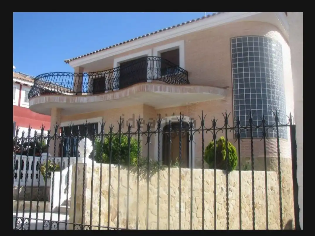 Villa avec jardin à vendre à Calle del rio 51