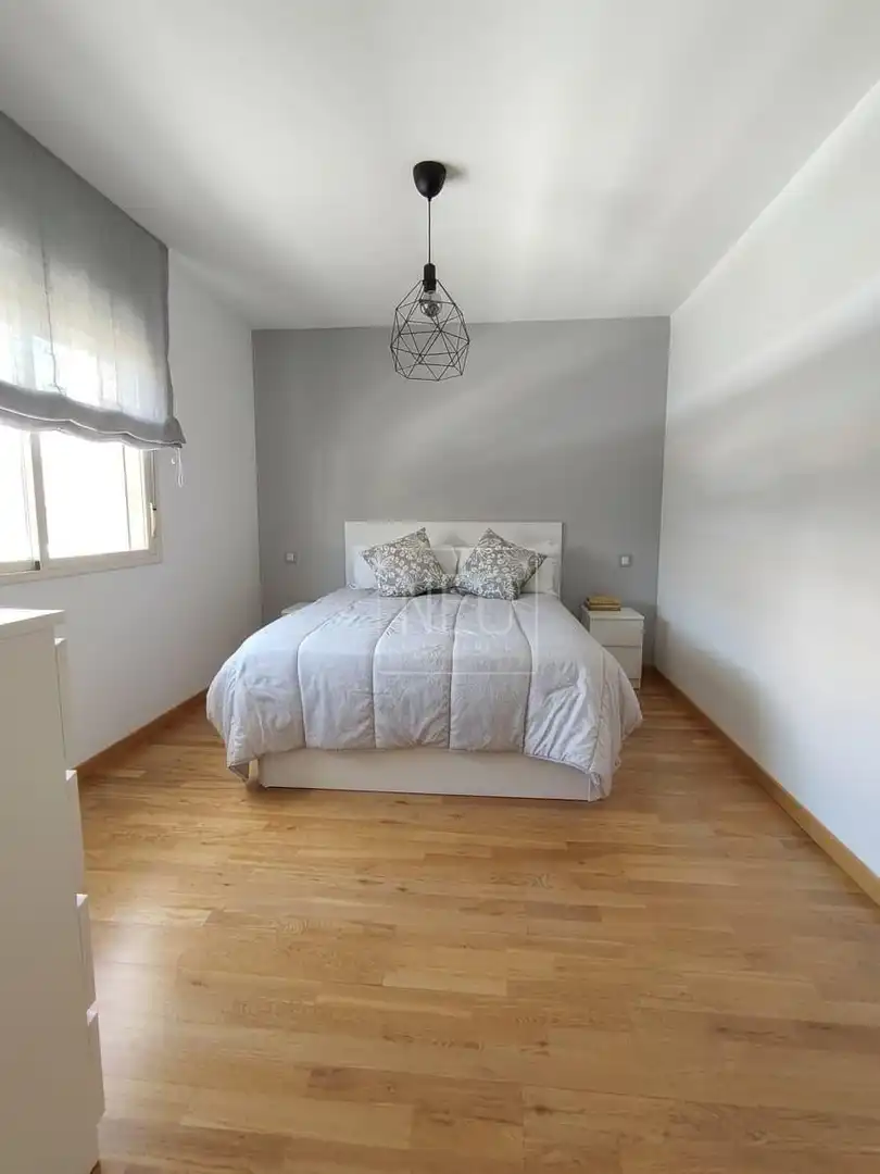 Habitación de Casa adosada en venta en Villalbilla con Aire acondicionado, Calefacción y Jardín privado
