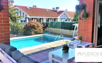 Swimming pool of House or chalet for sale in Santurtzi 