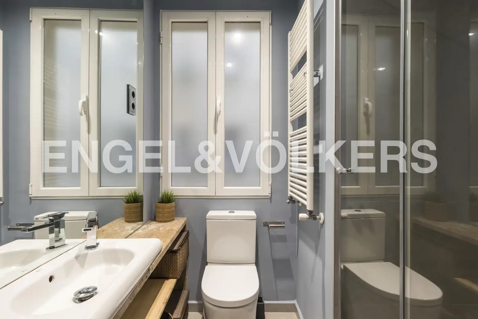 Bathroom of Flat for sale in Madrid  with Air Conditioner, Heating and Parquet flooring