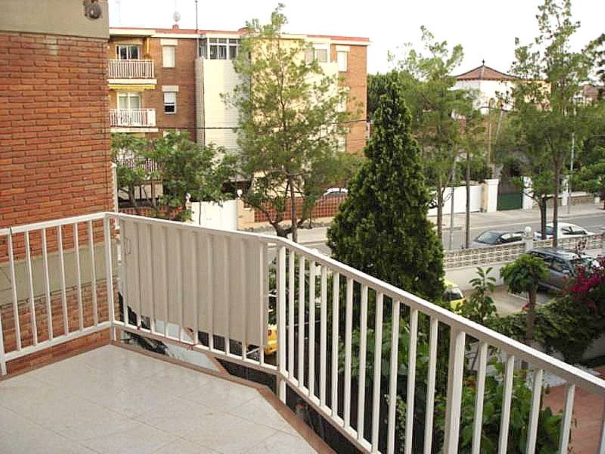 Vista exterior de Pis de lloguer en Castelldefels amb Aire condicionat, Calefacció i Parquet