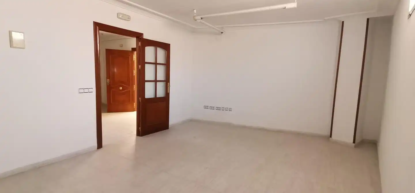 Büro zum Verkauf in Linares