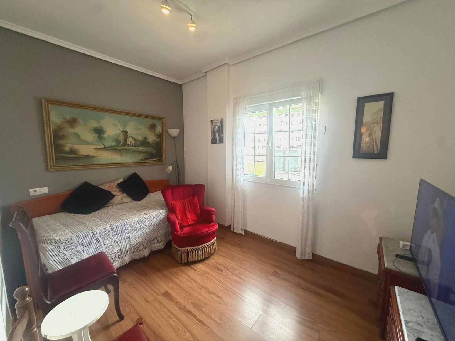 Habitación de Piso en venta en Avilés con Calefacción, Trastero y Amueblado