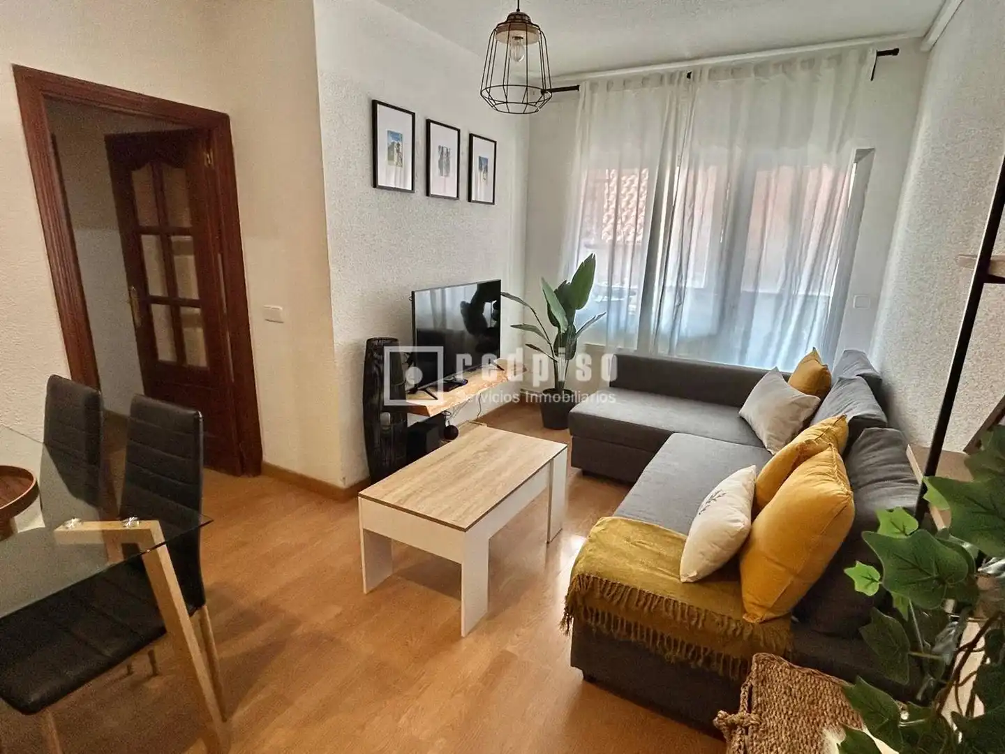 Sala d'estar de Pis de lloguer en San Sebastián de los Reyes amb Aire condicionat i Terrassa