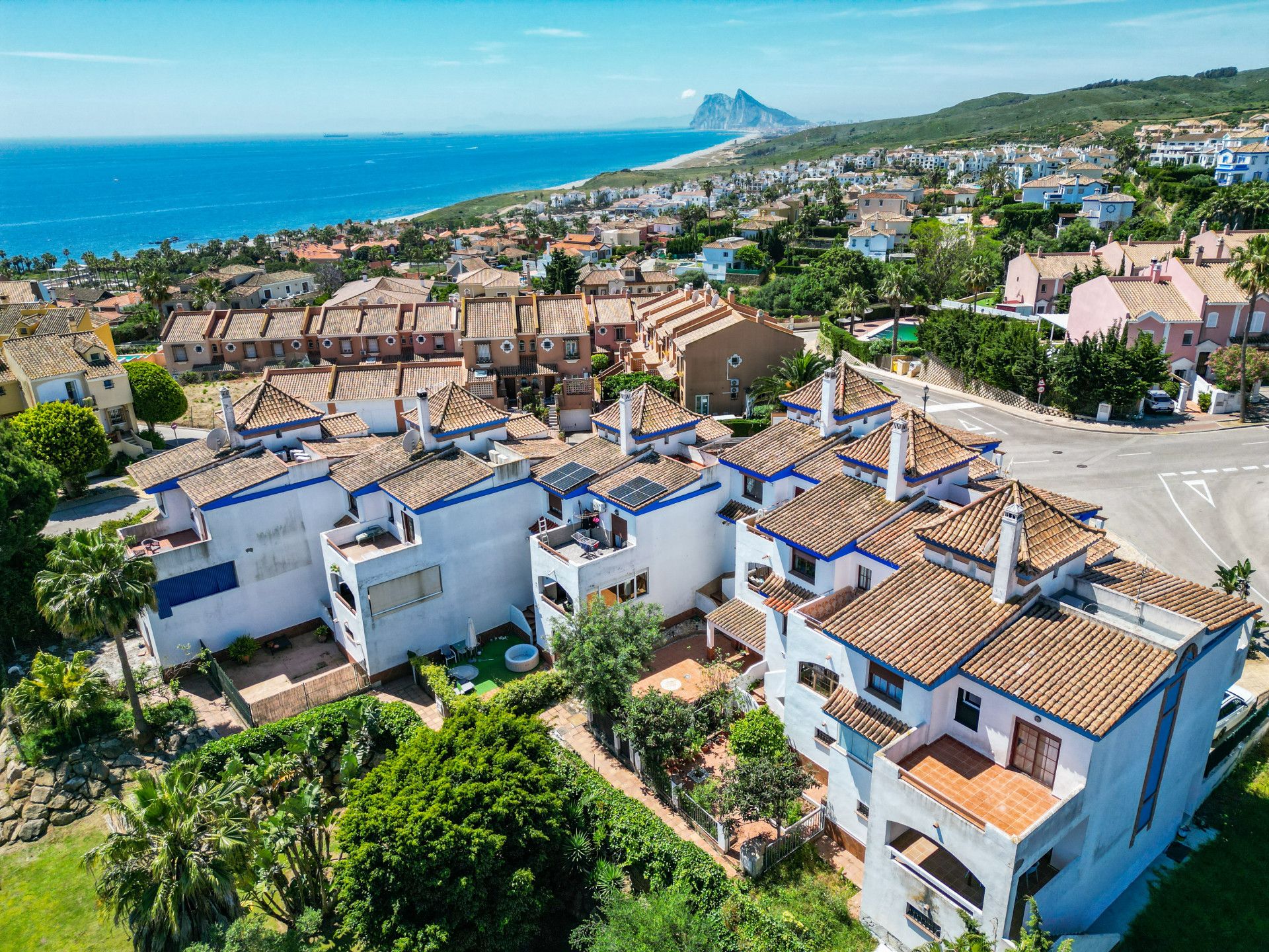 Exterior view of Single-family semi-detached for sale in La Alcaidesa  with Air Conditioner, Private garden and Terrace