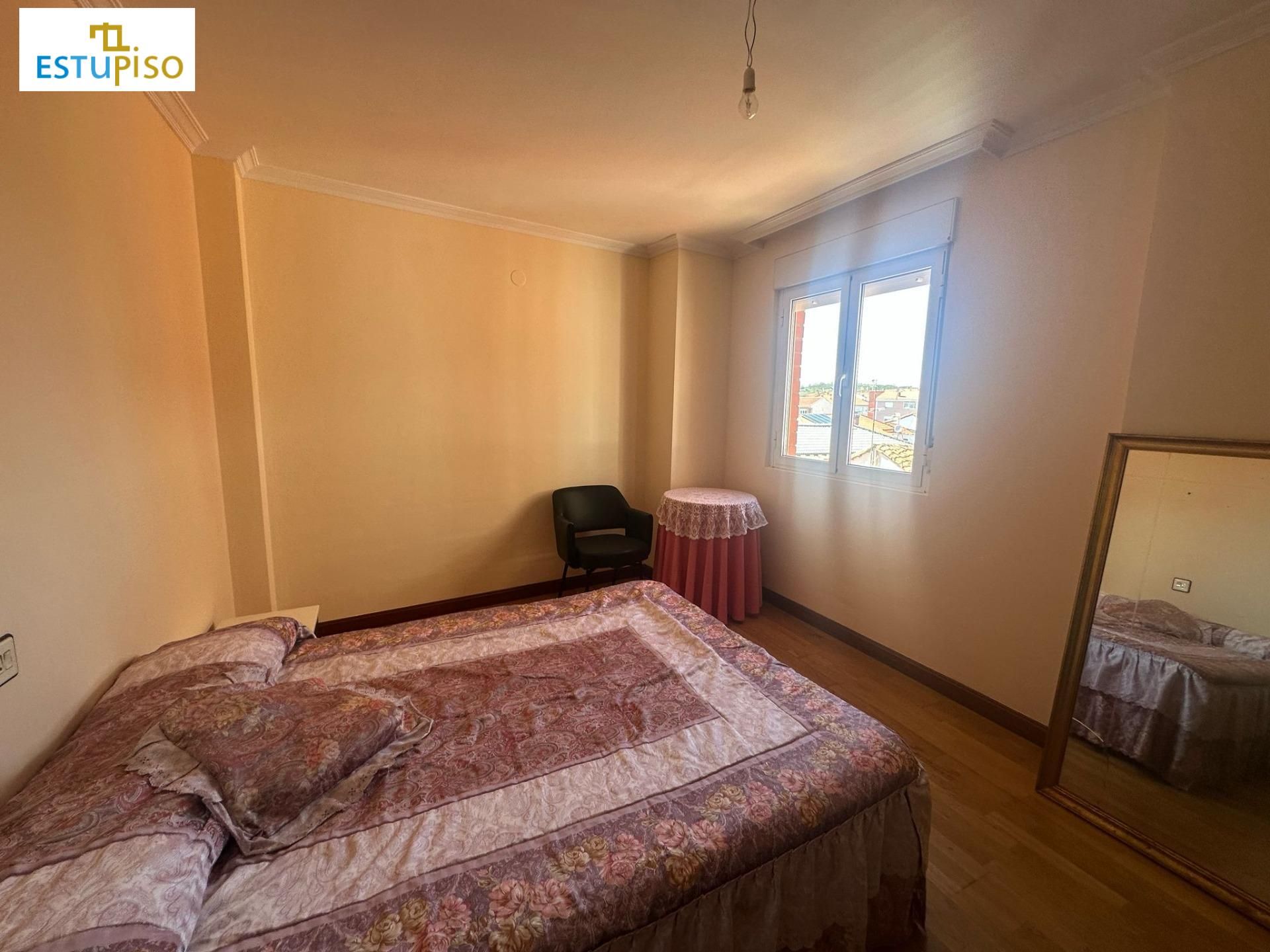 Habitación de Dúplex en venta en Villaquilambre con Calefacción, Parquet y Trastero