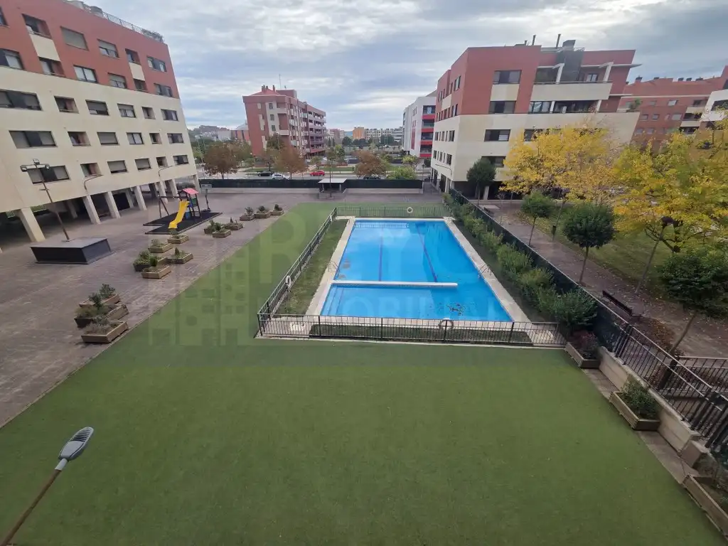 Piscina de Piso en venta en  Logroño