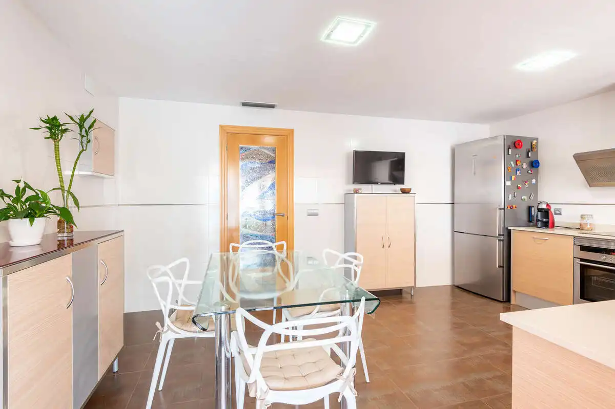 Cocina de Casa adosada en venta en Les Alqueries / Alquerías del Niño Perdido con Aire acondicionado, Calefacción y Jardín privado