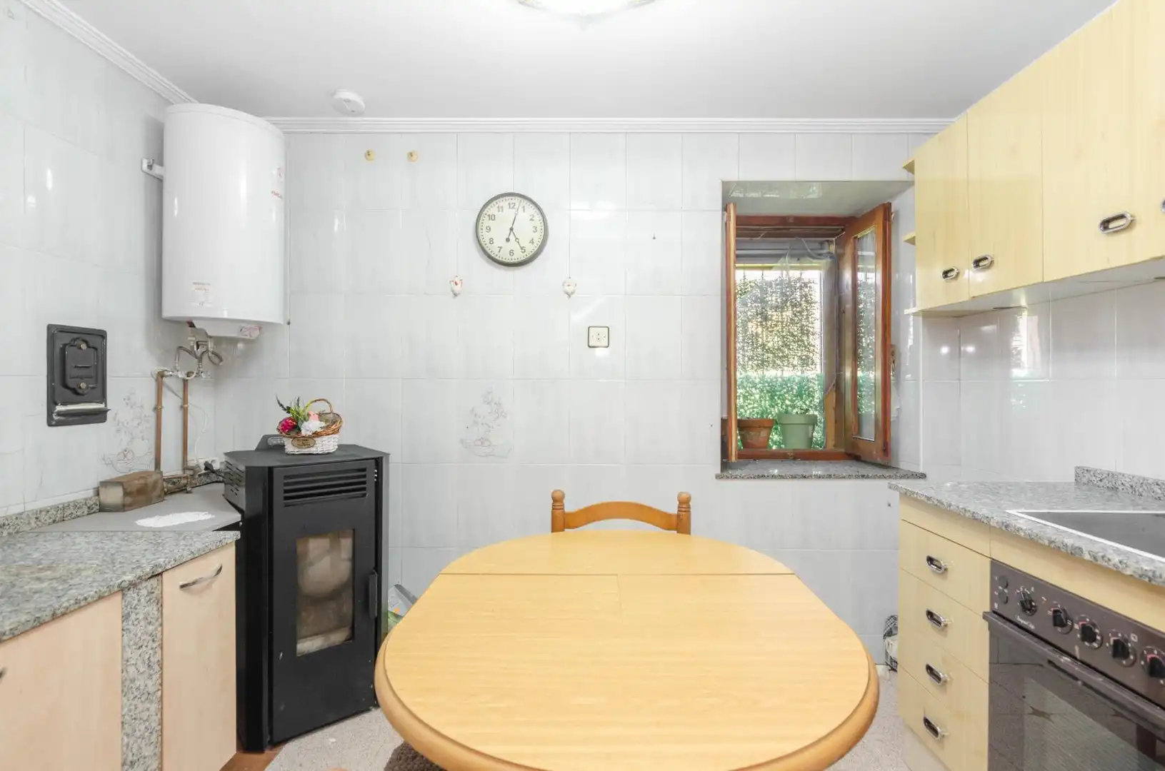 Cocina de Casa o chalet en venta en Mieres (Asturias) con Calefacción, Terraza y Amueblado