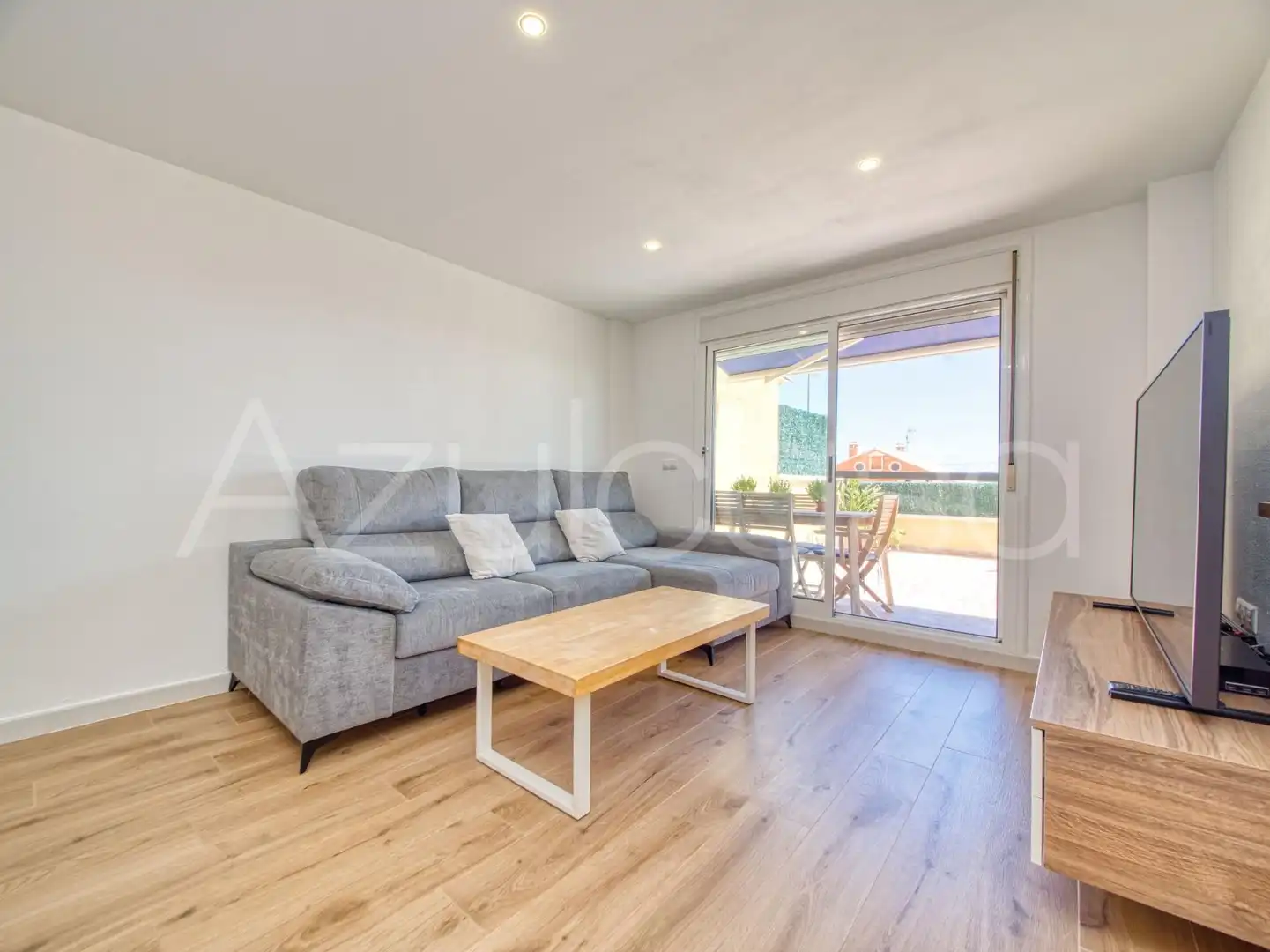 Living room of Flat for sale in Mutxamel  with Parquet flooring, Terrace and Community pool