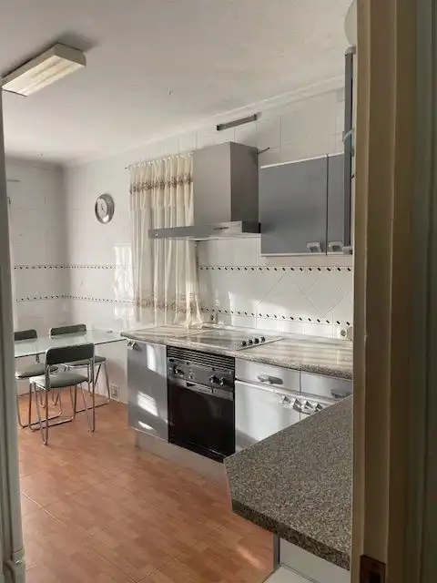 Cuina de Pis en venda en Sevilla amb Aire condicionat i Terrassa